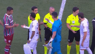 半场：桑托斯0-0弗鲁米嫩塞，吉列尔梅进球被吹，双方0射正