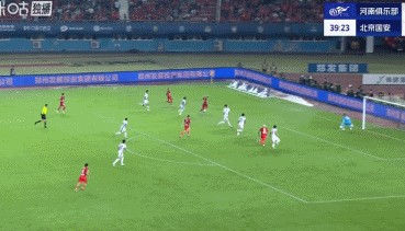 半场：河南1-0国安，钟义浩百场破门，曹永竞射中横梁