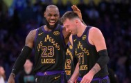湖人队勒布朗·詹姆斯力挺东契奇，展现了他对东契奇的坚定信念